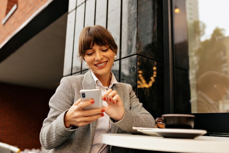 woman sending sms