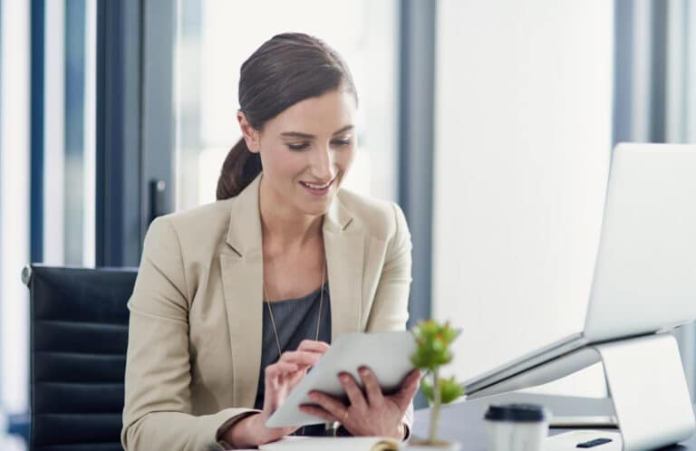 woman working on bulk sms marketing